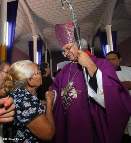 Realizan tercera peregrinación y Viacrucis en La Conquista 