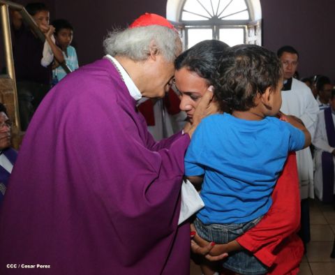 Realizan tercera peregrinación y Viacrucis en La Conquista 