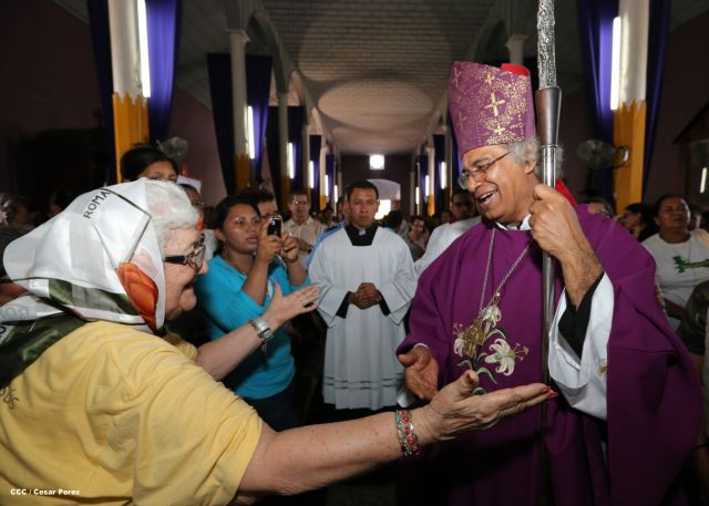 Realizan tercera peregrinación y Viacrucis en La Conquista 