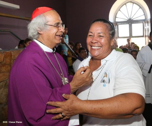 Realizan tercera peregrinación y Viacrucis en La Conquista 