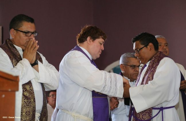 Realizan tercera peregrinación y Viacrucis en La Conquista 