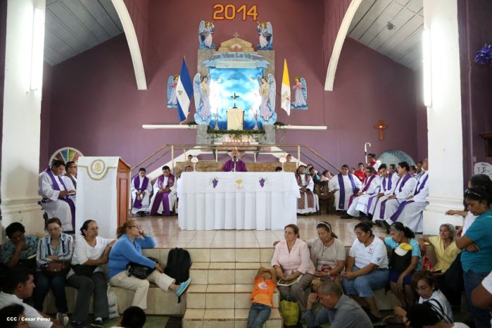 Realizan tercera peregrinación y Viacrucis en La Conquista 