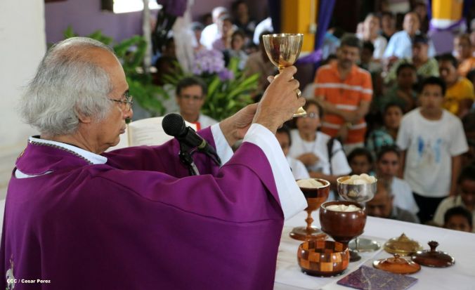 Realizan tercera peregrinación y Viacrucis en La Conquista 