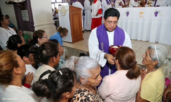 Realizan tercera peregrinación y Viacrucis en La Conquista 