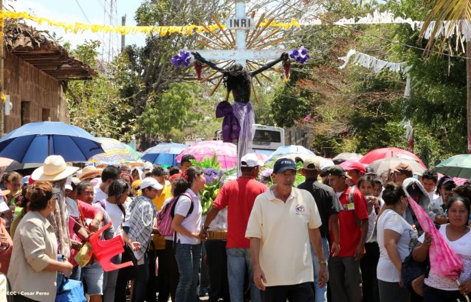 Realizan tercera peregrinación y Viacrucis en La Conquista 