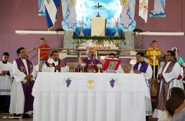 Realizan tercera peregrinación y Viacrucis en La Conquista 