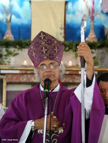 Realizan tercera peregrinación y Viacrucis en La Conquista 