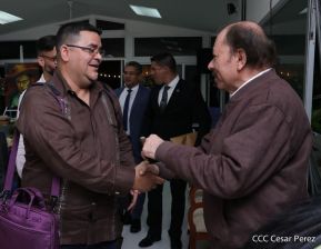 El Comandante Daniel Ortega y la Compañera Rosario Murillo en reunión con el Canciller de Venezuela  
