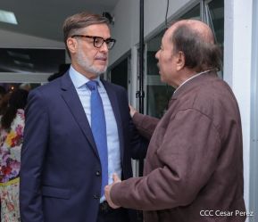 El Comandante Daniel Ortega y la Compañera Rosario Murillo en reunión con el Canciller de Venezuela  