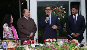 El Comandante Daniel Ortega y la Compañera Rosario Murillo en reunión con el Canciller de Venezuela  