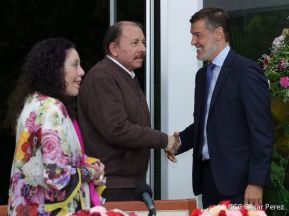 El Comandante Daniel Ortega y la Compañera Rosario Murillo en reunión con el Canciller de Venezuela  