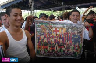 Miles de jóvenes se dieron cita en Estadio Virtual