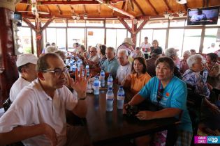 Turistas extranjeros disfrutan de espacios de recreación en Managua