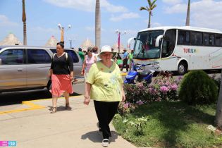 Turistas extranjeros disfrutan de espacios de recreación en Managua