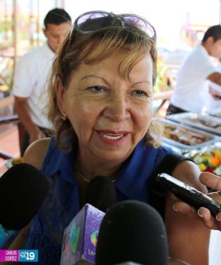 Turistas extranjeros disfrutan de espacios de recreación en Managua