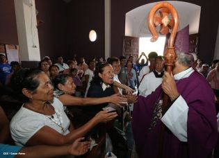 Cardenal Brenes y fieles católicos realizan cuarta peregrinación hacia el Santuario de Nuestro Señor de Esquipulas en La Conquista