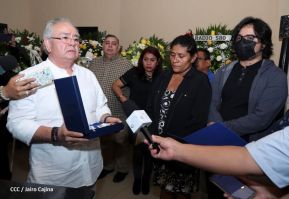 Homenaje póstumo al periodista Carlos Salgado
