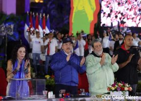 Presidente Daniel Ortega y Compañera Rosario presiden acto del 43/19 de la Revolución Sandinista