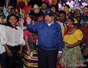 Presidente Daniel Ortega y Compañera Rosario presiden acto del 43/19 de la Revolución Sandinista