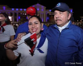 Presidente Daniel Ortega y Compañera Rosario presiden acto del 43/19 de la Revolución Sandinista