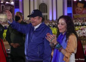 Presidente Daniel Ortega y Compañera Rosario presiden acto del 43/19 de la Revolución Sandinista