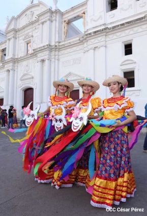 ¡Sí, el Arte es el Azul...!