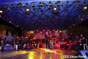 ¡Sí, el Arte es el Azul...!