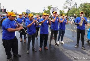 Espectacular desfile hípico por las calles de Managua