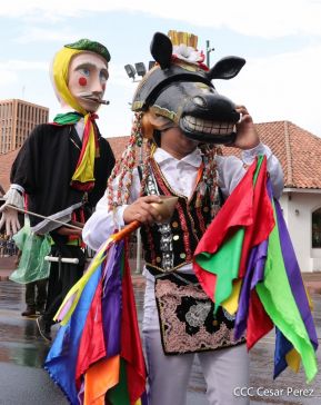 Espectacular desfile hípico por las calles de Managua