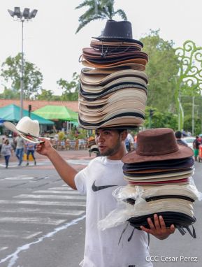 Espectacular desfile hípico por las calles de Managua