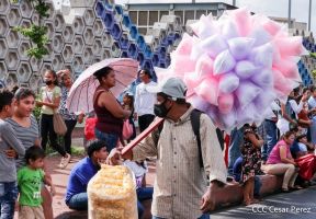 Espectacular desfile hípico por las calles de Managua