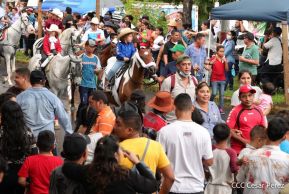 Espectacular desfile hípico por las calles de Managua