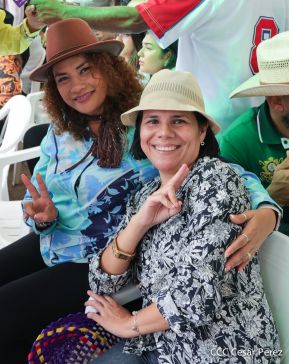 Espectacular desfile hípico por las calles de Managua