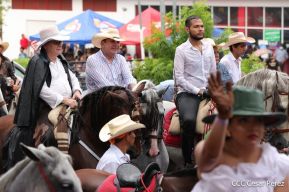 Espectacular desfile hípico por las calles de Managua