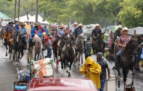 Espectacular desfile hípico por las calles de Managua