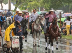 Espectacular desfile hípico por las calles de Managua