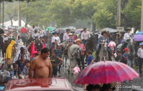 Espectacular desfile hípico por las calles de Managua