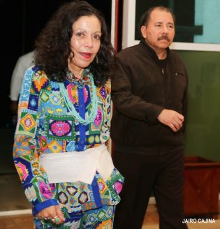 Daniel y Rosario sostienen encuentro con presidente electo de El Salvador, Salvador Sánchez Cerén