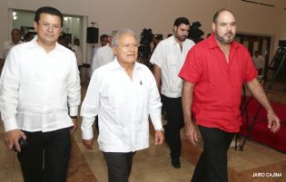 Daniel y Rosario sostienen encuentro con presidente electo de El Salvador, Salvador Sánchez Cerén
