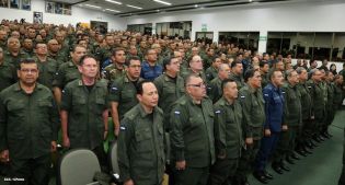 Presidente Daniel recibe Memoria Anual 2013 del Ejército de Nicaragua