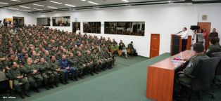 Presidente Daniel recibe Memoria Anual 2013 del Ejército de Nicaragua