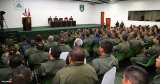 Presidente Daniel recibe Memoria Anual 2013 del Ejército de Nicaragua