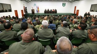 Presidente Daniel recibe Memoria Anual 2013 del Ejército de Nicaragua