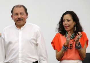 Presidente Daniel recibe Memoria Anual 2013 del Ejército de Nicaragua