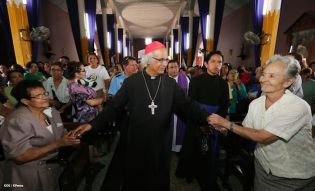 Cardenal Brenes participa en Viacrucis en Carazo