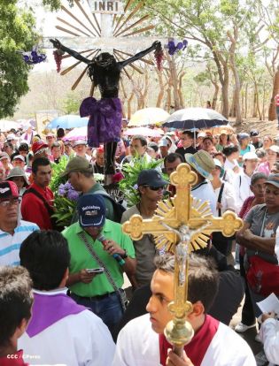 Cardenal Brenes participa en Viacrucis en Carazo
