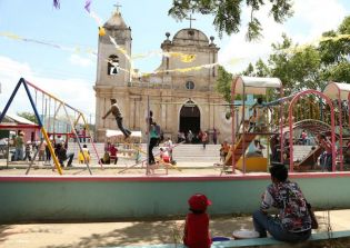 Cardenal Brenes participa en Viacrucis en Carazo