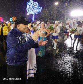Desfile Patrio 2022 desde la Avenida de Bolívar a Chávez