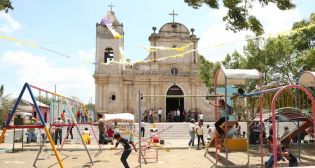 Cardenal Brenes participa en Viacrucis en Carazo