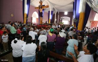 Cardenal Brenes participa en Viacrucis en Carazo